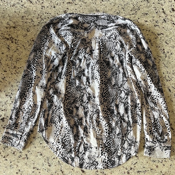 Faith & Zoe Snake Print Button Down Shirt - Picture 2 of 5
